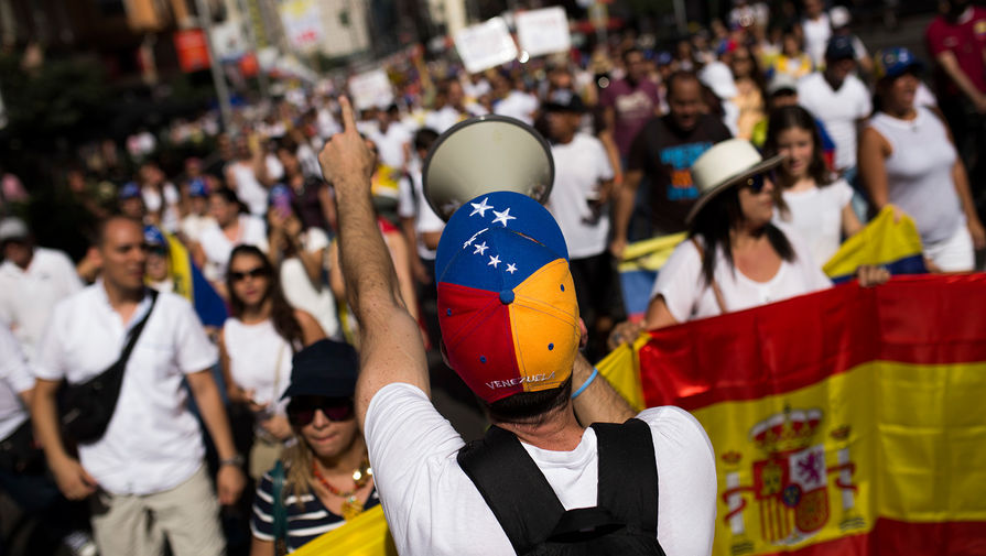 Акция протеста против президента Венесуэлы Николаса Мадуро в Мадриде, Испания