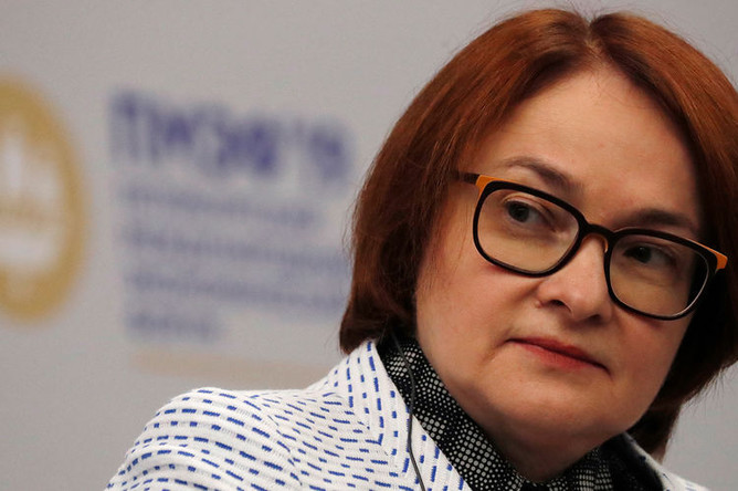 Председатель Центробанка Эльвира Набиуллина во время Петербургского международного экономического форума (ПМЭФ) в Санкт-Петербурге, 6 июня 2019 года