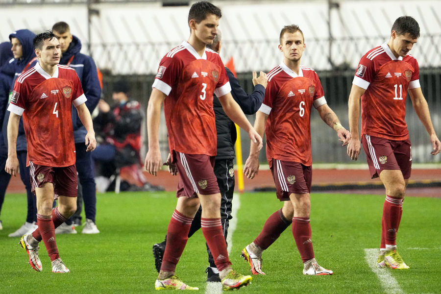 Игроки сборной России после окончания матча 10-го тура отборочного этапа чемпионата мира по футболу 2022 между сборными Хорватии и России, 14 ноября 2021 года