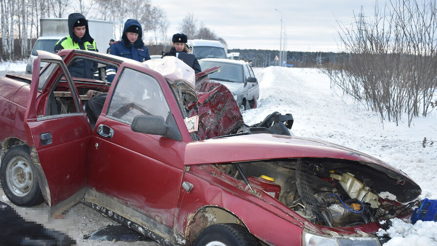 Семья цыган разбилась в аварии в Свердловской области