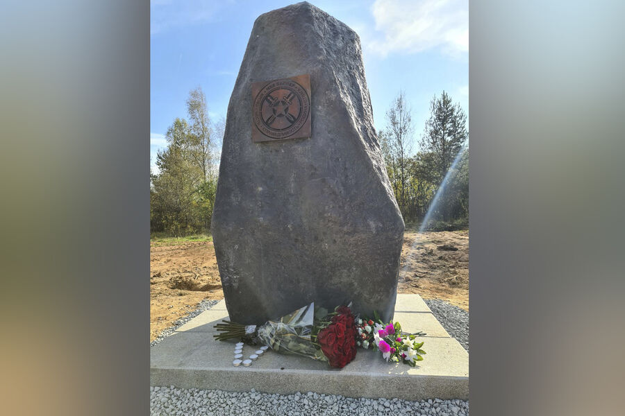 На месте крушения самолета Евгения Пригожина установили памятник