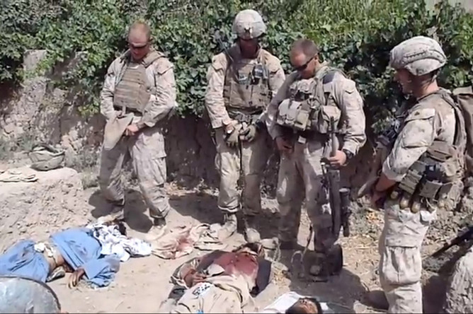 Видеозапись надругательства морскими пехотинцами над телами убитых талибов