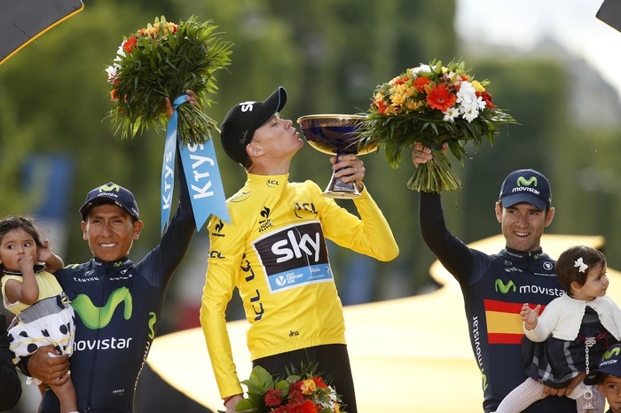Британский велогонщик Кристофер Фрум празднует победу в&nbsp;«Тур де Франс &mdash; 2015»