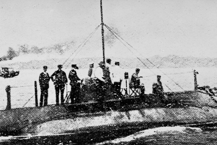 Подводная лодка «Сом». Репродукция фотографии 1904 года