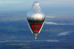 Воздушный шар российского путешественника Федора Конюхова во время кругосветного полета