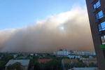 Во время пыльной бури в Астрахани, 19 мая 2021 года