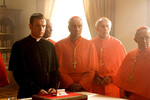 <b>«Ангелы и демоны» (2009)</b>
<br><br>
Хитовый сиквел блокбастера «Код да Винчи», где Том Хэнкс с легкой руки автора первоисточника Дэна Брауна расхлебывает пугающий замут в католической церкви: приемный сын папы Римского, желающий сделать Ватикан великим снова, инсценирует заговор иллюминатов и от их имени совершает убийство своего отца, а также похищает главных претендентов на престол среди кардиналов. Лента — в отличие от книги Брауна — не так сильно возмутила католическое сообщество: лояльную критику проект получил даже от официальной газеты Ватикана.
