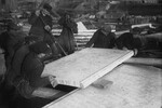 Рабочие, выламывающие мраморные плиты с именами героев Отечественной войны 1812 года, во время сноса здания кафедрального соборного храма Рождества Христова на улице Волхонке для расчистки площадки под строительство бассейна «Москва», СССР, сентябрь 1931 года