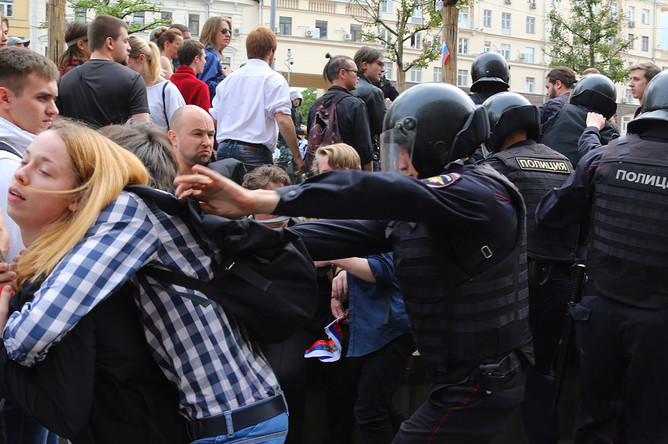 Несанкционированная акция на Тверской улице в Москве, 12 июня 2017 года
