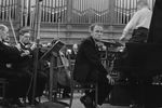 Пианист Святослав Рихтер и оркестр под управлением немецкого дирижера Германа Абендрота во время концерта в Германии, 1951 год