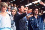 Принцесса Диана, принц Чарльз и организатор Боб Гелдоф на стадионе «Уэмбли» в Лондоне, 13 июля 1985 