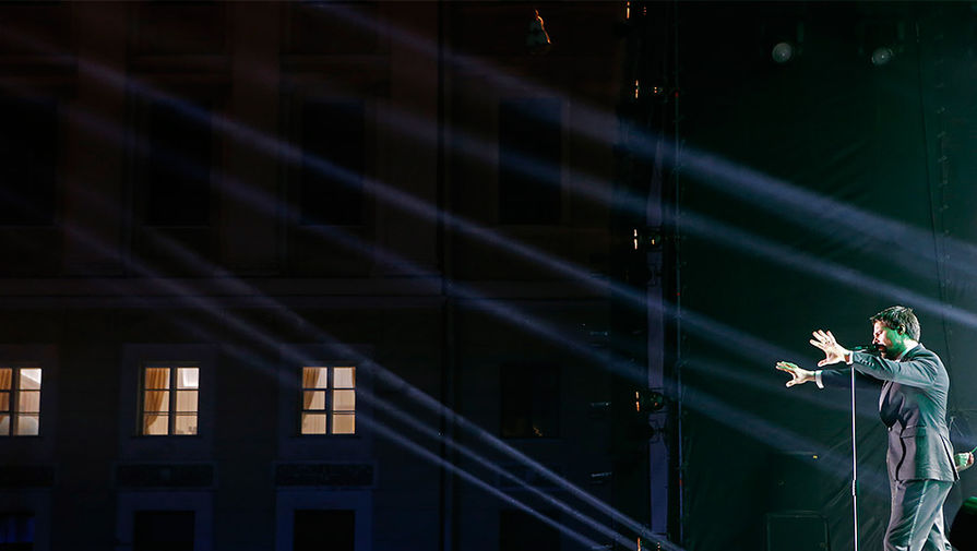 Актер Данила Козловский выступает на&nbsp;церемонии открытия Международного фестиваля неигрового кино &laquo;Послание к&nbsp;человеку&raquo; на&nbsp;Дворцовой площади