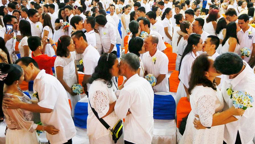 Массовая свадьба состоялась в&nbsp;преддверии Дня святого Валентина на&nbsp;Филиппинах. Клятвы верности произнесли около&nbsp;350 пар. Церемония прошла под&nbsp;патронажем мэрии Манилы
