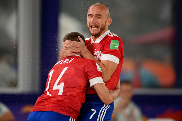 Как сыграли россия испания пляжный футбол. upload RIAN 6634078.HR pic 32ratio 600x400 600x400 93491. Как сыграли россия испания пляжный футбол фото. Как сыграли россия испания пляжный футбол-upload RIAN 6634078.HR pic 32ratio 600x400 600x400 93491. картинка Как сыграли россия испания пляжный футбол. картинка upload RIAN 6634078.HR pic 32ratio 600x400 600x400 93491. Героическая победа сборной России, несмотря на удаления Алексея Макарова и Федора Земскова. Теперь полуфинал против Швейцарии, где из-за перебора желтых карточек не сыграет еще и Артур Папоротный. Будет очень сложно, но сегодня главное — победа! Спасибо, что были с нами и до новых встреч. Трансляцию вел Александр Седов.