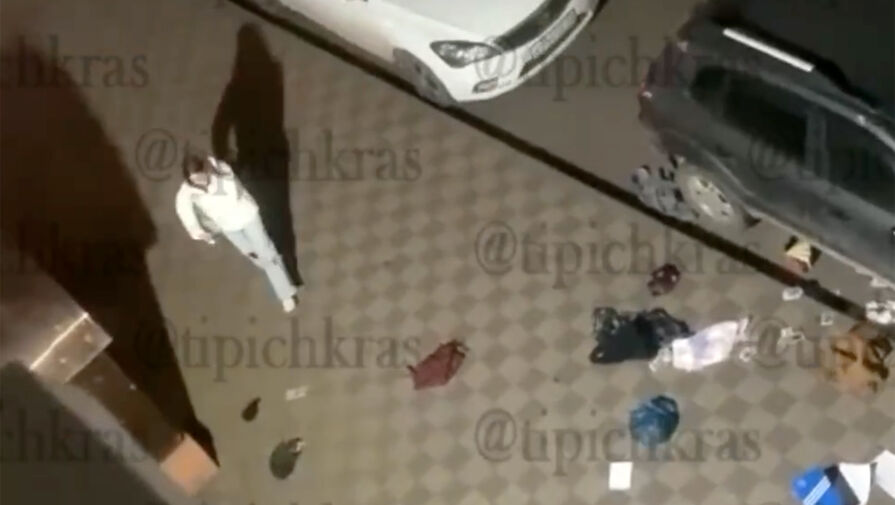 В Краснодаре парень несколько дней подряд выбрасывал из окна вещи девушки