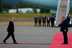 Президент РФ Владимир Путин и президент США Дональд Трамп во время встречи на военной базе Эльмендорф - Ричардсон на Аляске, 15 августа 2025 года
