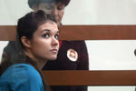 Бывшая студентка МГУ Александра Иванова (Варвара Караулова) в Московском окружном военном суде, 22 декабря 2016 года