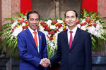 Президент Индонезии Джоко Видодо и президент Вьетнама Чан Дай Куанг, 11 сентября 2018 года
