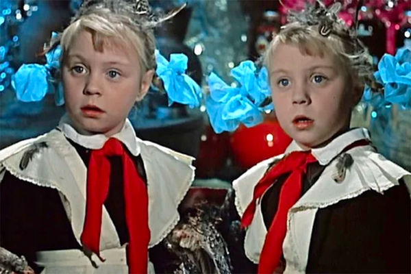 Кадр из фильма «Королевство кривых зеркал» (1963)