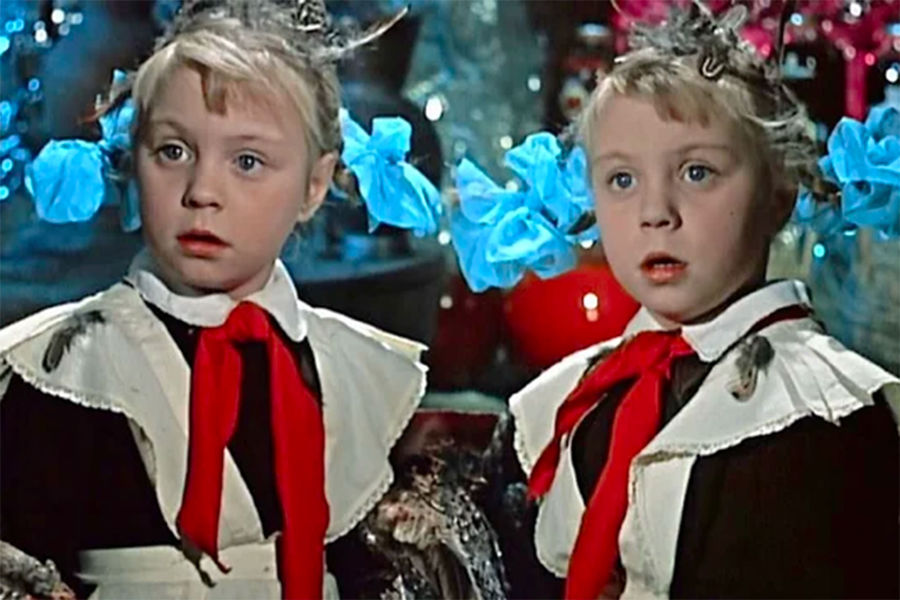 Кадр из фильма «Королевство кривых зеркал» (1963)