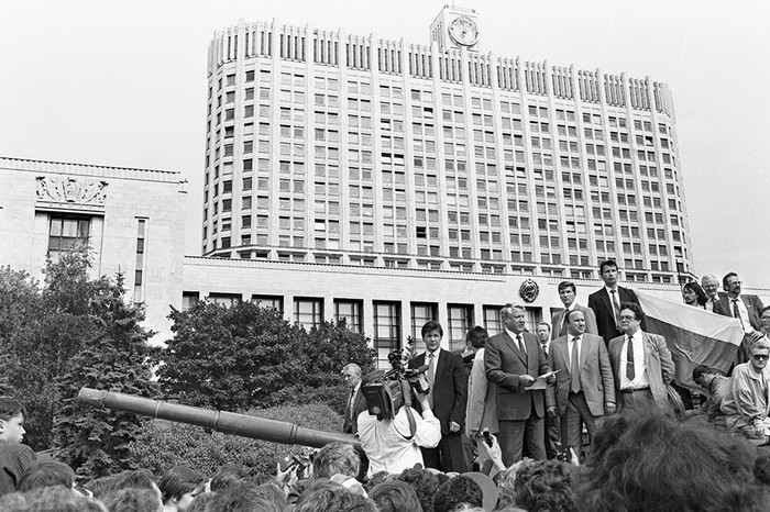 Президент Ельцин на&nbsp;танке, назвавший ГКЧП «реакционным антиконституционным переворотом», стал символом сопротивления