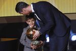 «Золотой мяч» по итогам 2014 года получил португалец Криштиану Роналду