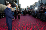 Джонни Депп перед премьерой фильма «Алиса в Зазеркалье» в Голливуде