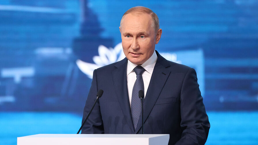 Путин обвинил Запад в уничтожении системы торговых и финансовых связей