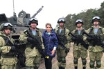 Телеведущая Юлия Барановская поздравляет солдат ВС РФ с Днем защитника Отечества, 23 февраля 2019 года