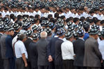 Траурный молебен по поводу кончины президента Узбекистана Ислама Каримова возле медресе Тилля-Кори в Самарканде
