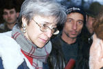 Анна Политковская в селении Хатуни (Чечня), 2001 год 