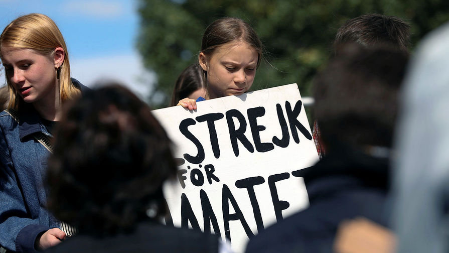 Грета Тунберг на&nbsp;климатической забастовке в&nbsp;Айова-Сити, 4 октября 2019 года
