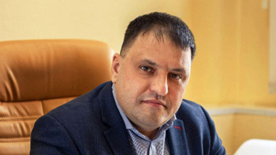 Глава района в Омской области отверг обвинения в избиении сельского мэра на встрече с жителями