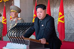 Лидер Северной Кореи Ким Чен Ын выступает на параде в честь 70-летия Трудовой партии Кореи