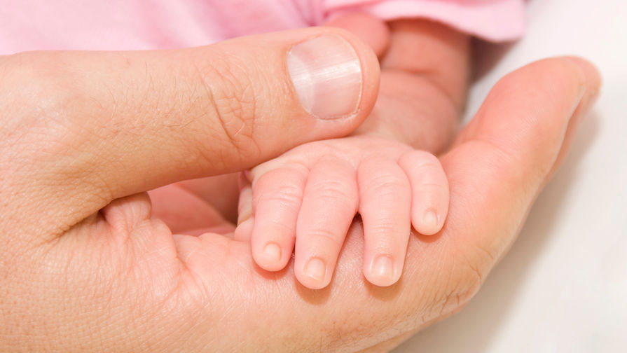 Британка смогла родить «чудесного» ребенка после менопаузы в 28 лет -  Газета.Ru | Новости