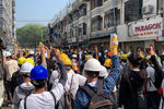 Во время протестов в Янгоне, 2 марта 2021 года
