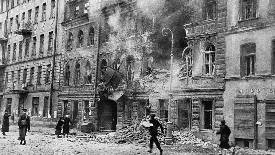 Одна из&nbsp;улиц Ленинграда после обстрела немецкой артиллерией