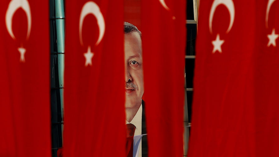 Изображение президента Турции Тайипа Эрдогана перед референдумом в Стамбуле, 14 апреля 2017 года