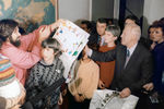 Церемония передачи писем более пяти тысяч детей из 37 стран мира, направленных в адрес генерального секретаря ЦК КПСС Михаила Горбачева и президента США Рональда Рейгана во время советско-американской встречи на высшем уровне в Женеве, ноябрь 1985 года