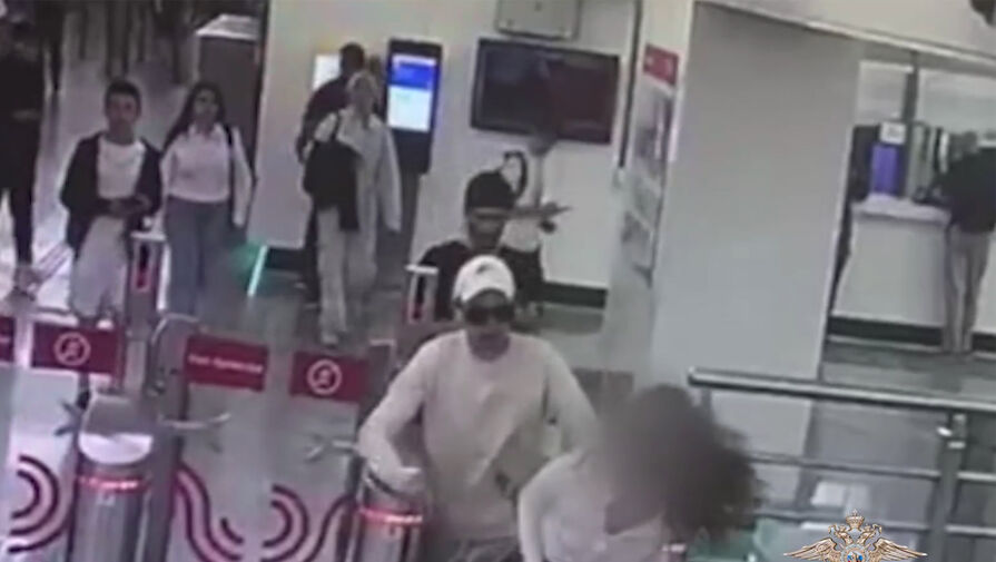 В московском метро пассажир ударил девушку-подростка за замечание о безбилетном проезде