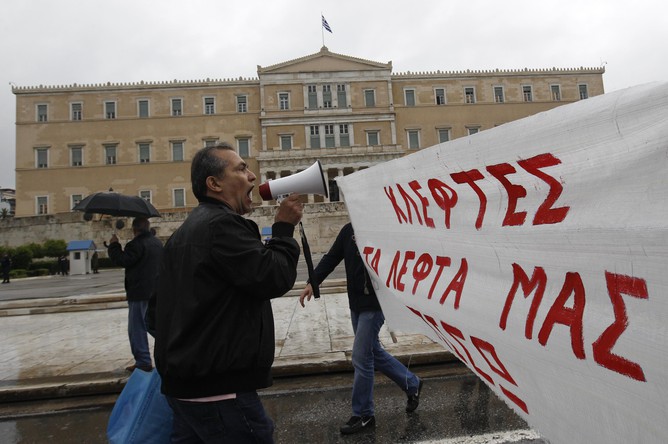 Греки бастуют против требований ЕС
