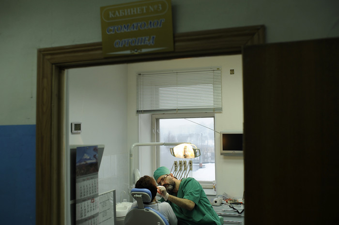 Священник-стоматолог отец Сергий Малышев утром служит в&nbsp;церкви, а вечером принимает пациентов