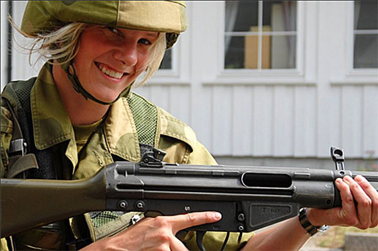 Норвегия вводит обязательный призыв женщин в армию