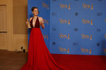 Актриса Эми Адамс на церемонии «Золотой глобус» с премией в номинации «Лучшая комедийная актриса» 