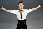 Денис Тен (Казахстан) выступает в произвольной программе парного катания на соревнованиях по фигурному катанию, XXII зимние Олимпийские игры в Сочи