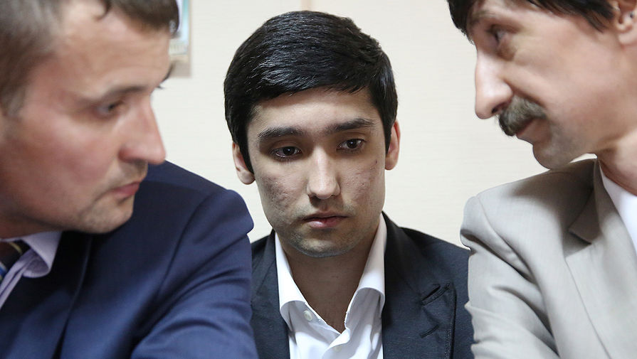 Сын вице-президента «ЛУКойла» Руслан Шамсуаров с адвокатами на заседании Гагаринского суда