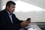Экс-президент Грузии, бывший губернатор Одесской области Михаил Саакашвили в вагоне поезда на железнодорожном вокзале в польском Пшемышле