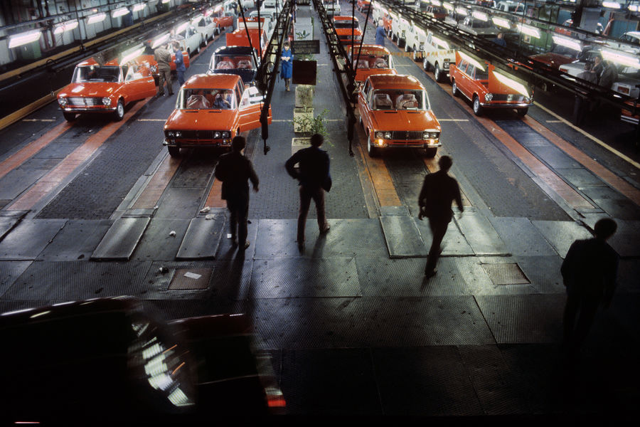 С&nbsp;главного конвейера завода &laquo;АвтоВАЗ&raquo; сходят готовые машины, 1984 год