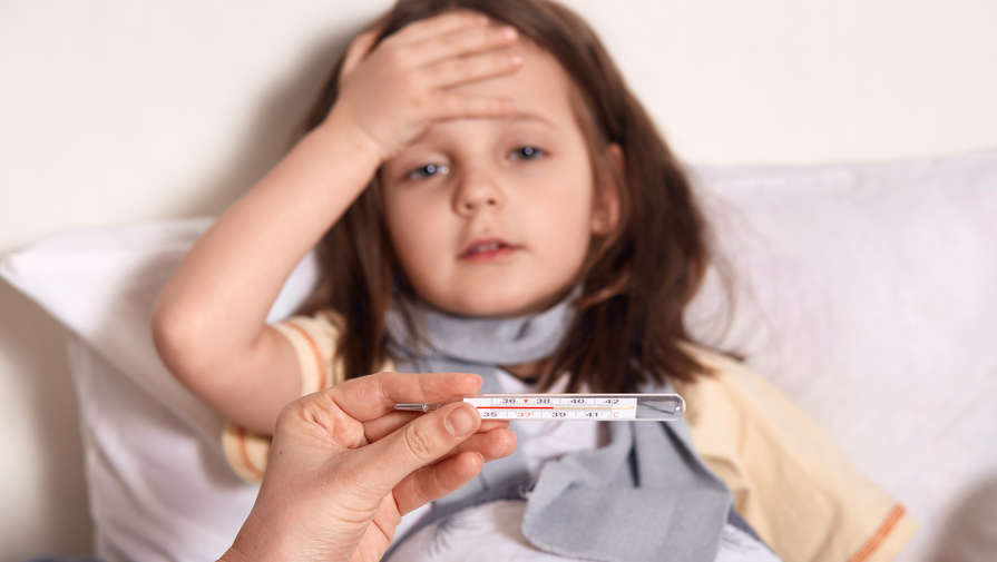 Врач Османов назвал сухой и теплый воздух фактором риска простуд у детей