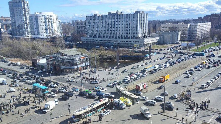 В Петербурге трамвай снес толпу пешеходов, есть пострадавшие